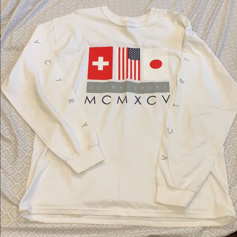 Men’s lightly worn Vctory long sleeve flag shirt